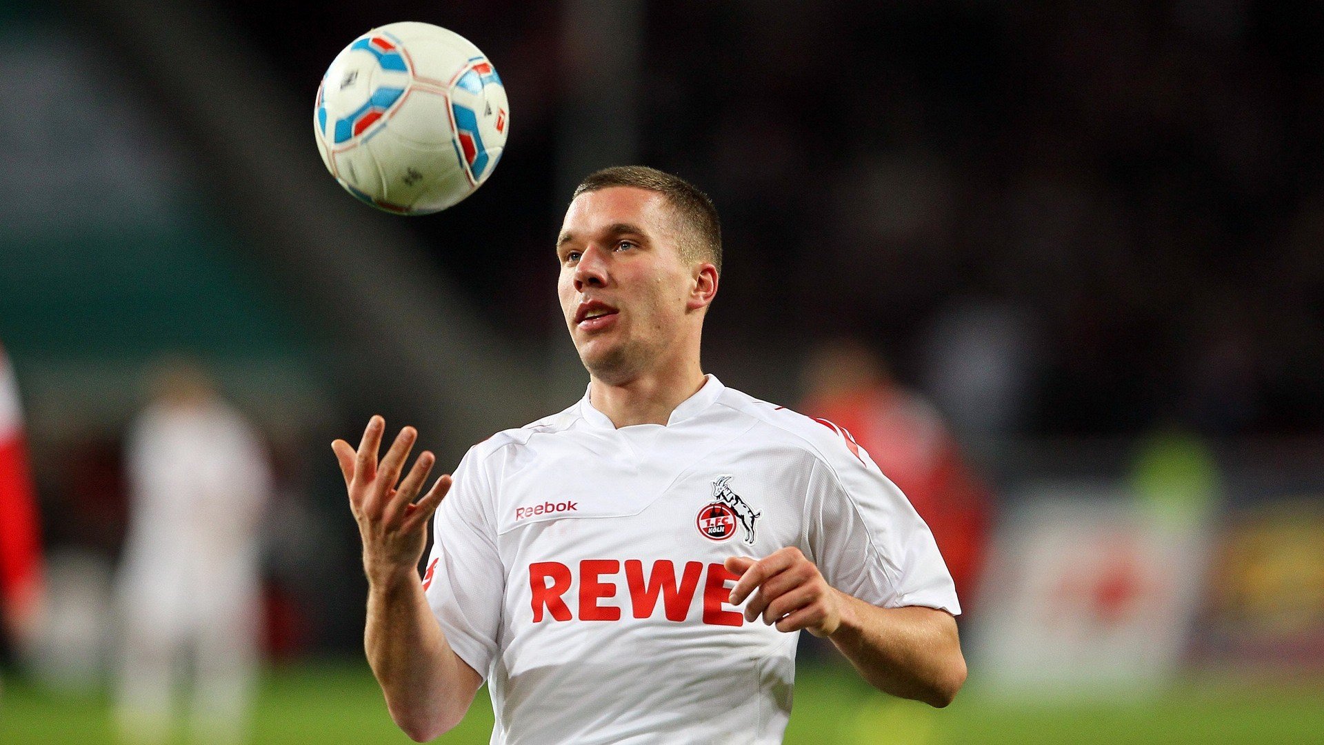 欧冠小组赛：巴黎客场1比1平阿森纳 恩凯提亚压哨扳平酋长球场沸腾